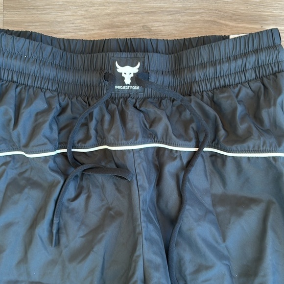 Under Armour
Project Rock Brahma Trousers women size medium also have  jacket - Picture 7 of 11